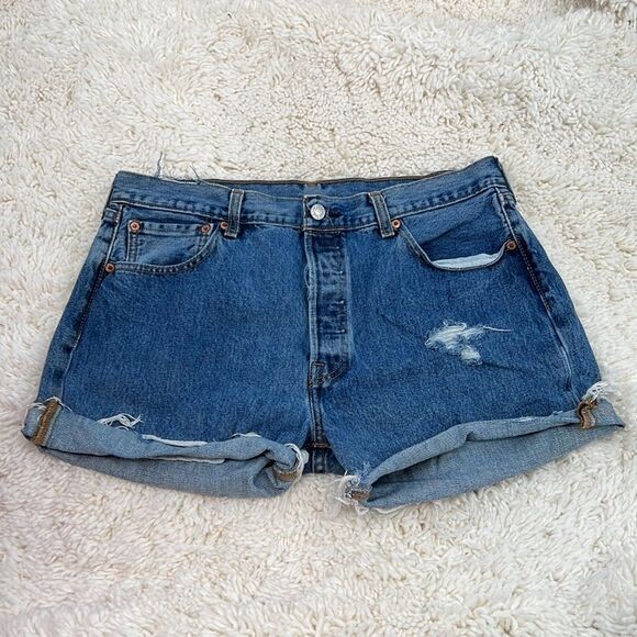 Levi's Women's 501 Medium Wash Raw Edge Denim Faded Distressed Jean Shorts - Picture 1 of 10
